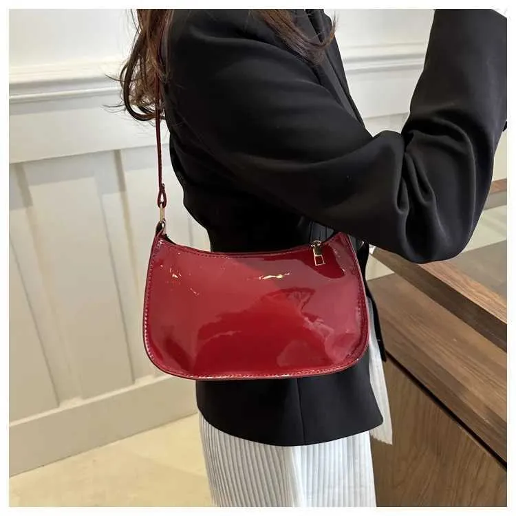 Designer Tasche Vintage weinrot Lackleder glänzend Gerie 2024 neu minimalistisch Damen Reißverschluss Umhängetasche elegant lässig_voghion.com