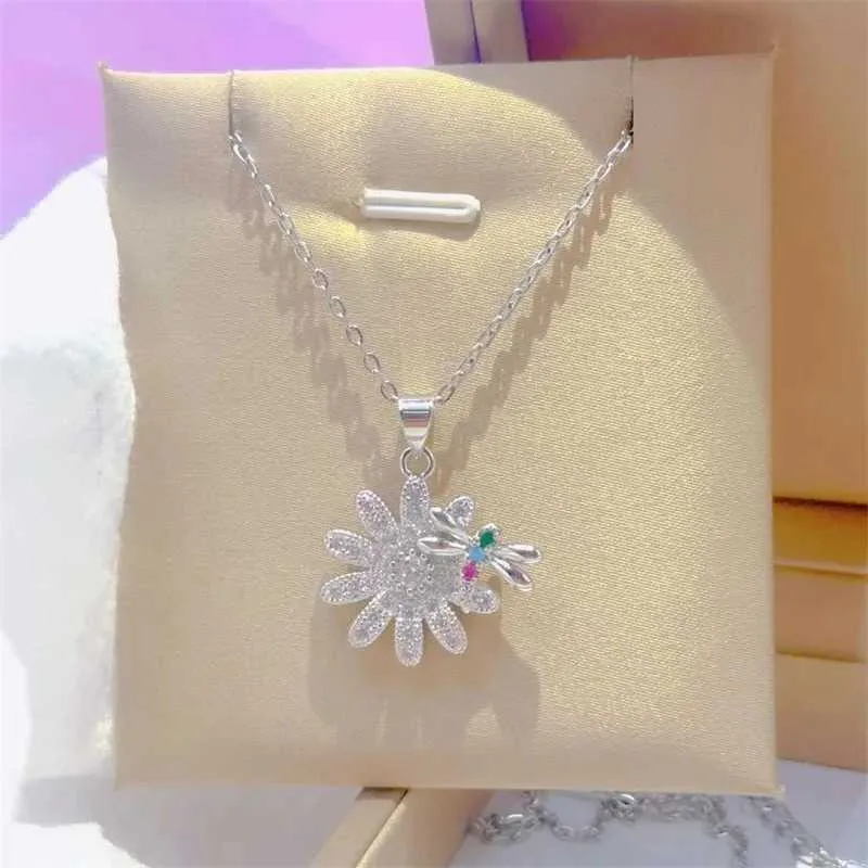 Collane con ciondolo alla moda e belle, collana con piccolo crisantemo, squisita personalità retrò, ape in acciaio inossidabile_voghion.com
