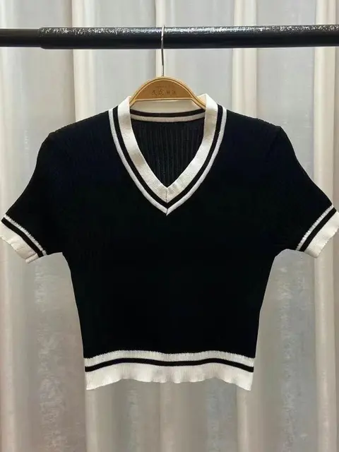 Venta caliente HELIAR Y2K camisetas recortadas de punto con cuello en V y retazos de manga corta camisetas femeninas sólidas para mujeres verano 2024_voghion.com