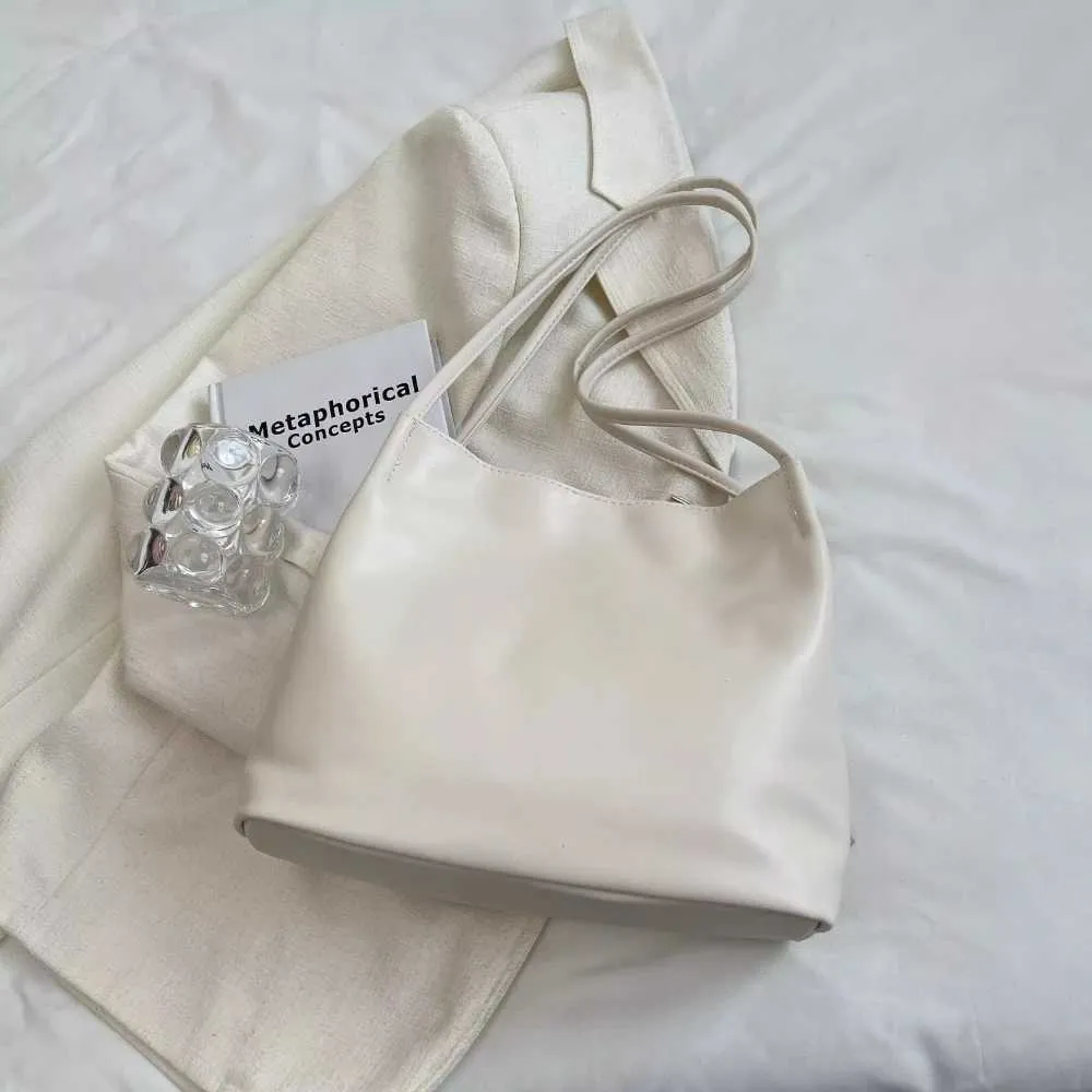 This Is One-shoulder Bag with a Large Bow Decoration Suitable for Shopping and Dating.C241104_voghion.com