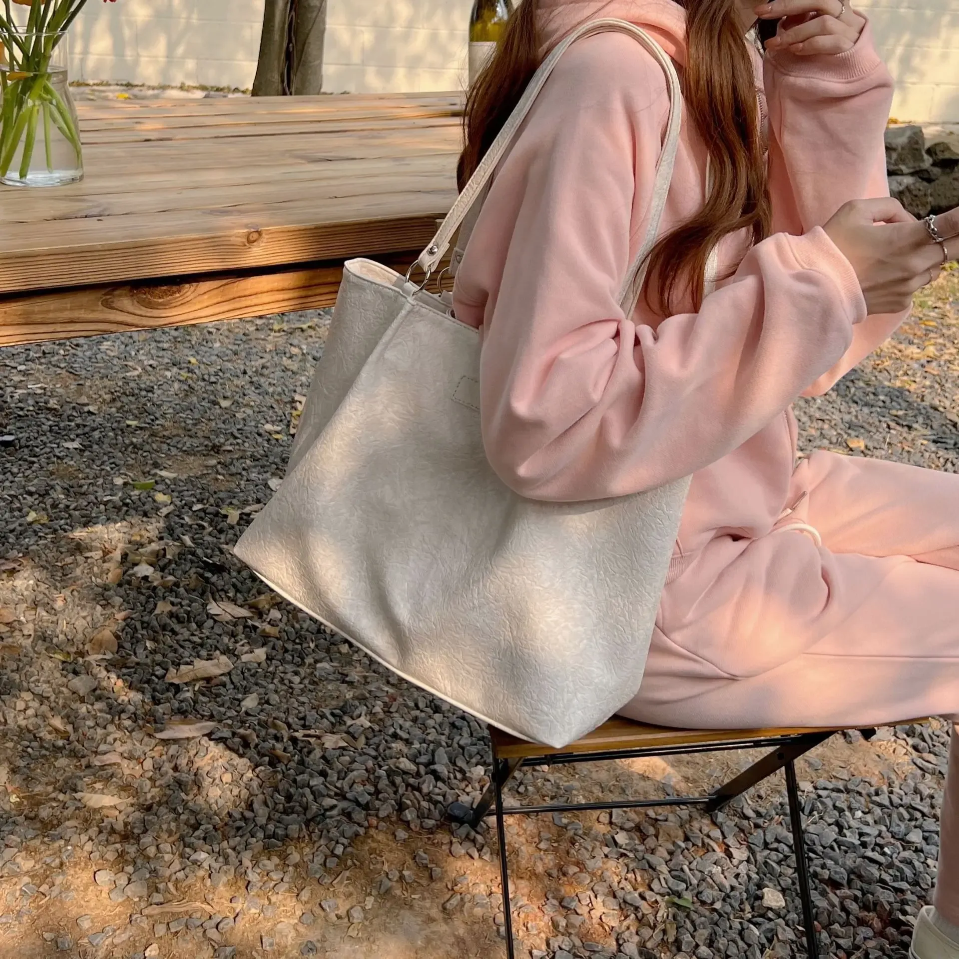 Large-capacity Texture Tote Women's Handbag Niche Versatile Style Early Spring New Popular Shoulder Bag_voghion.com