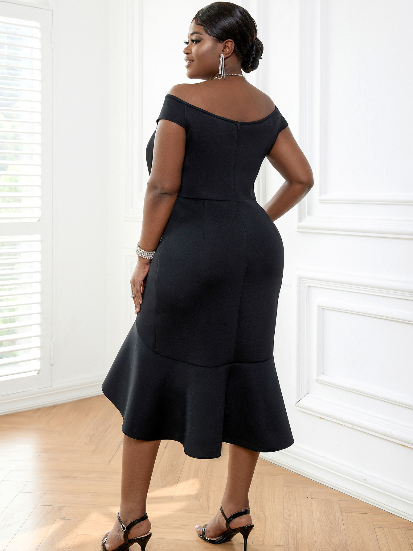 Robe licou avec col à épaules dénudées, robe de banquet sexy à bordure croisée_voghion.com