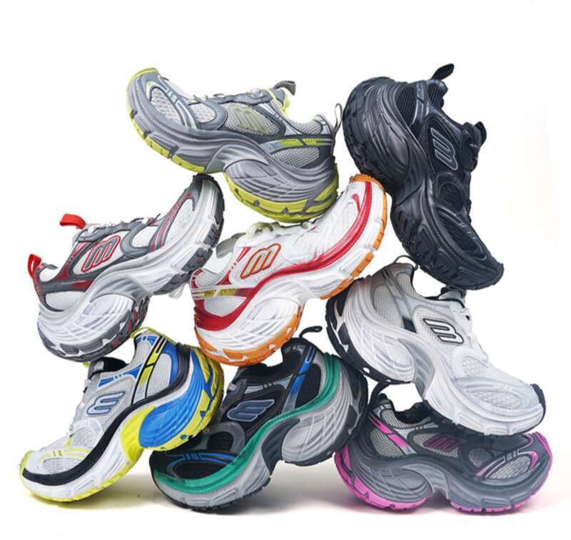 Ja naised, mehed, sama lõikega, vabaajajalatsid, spordijalatsid, Pariisi kingad. Lõik, Kingad, Kingad, Kingad._voghion.com