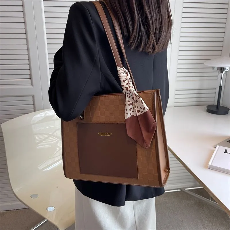 Designer Shoulder Handbags: Elegant Women's Tote - Large Capacity Commuter Bag For Work & Travel_voghion.com