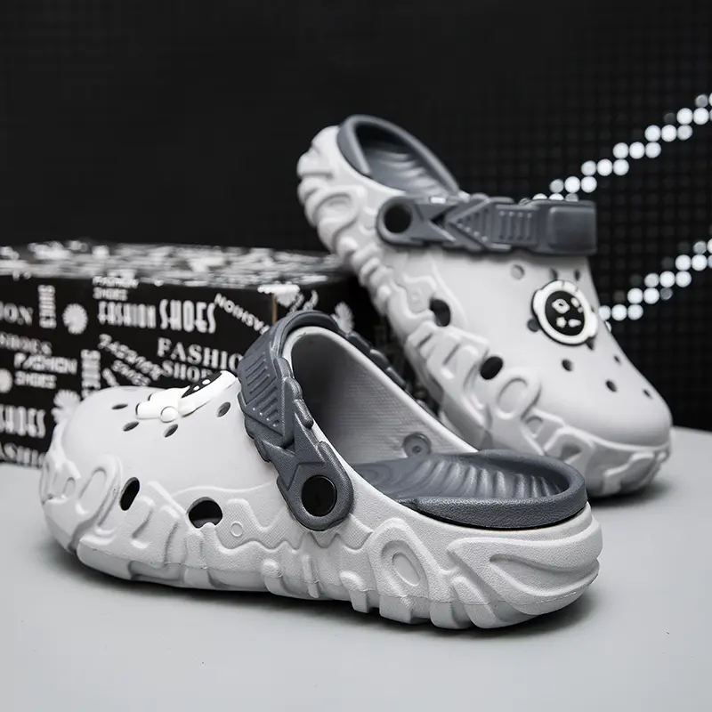 Two-color Hole Sandals For Men Lightweight Comfortable Slippers_voghion.com