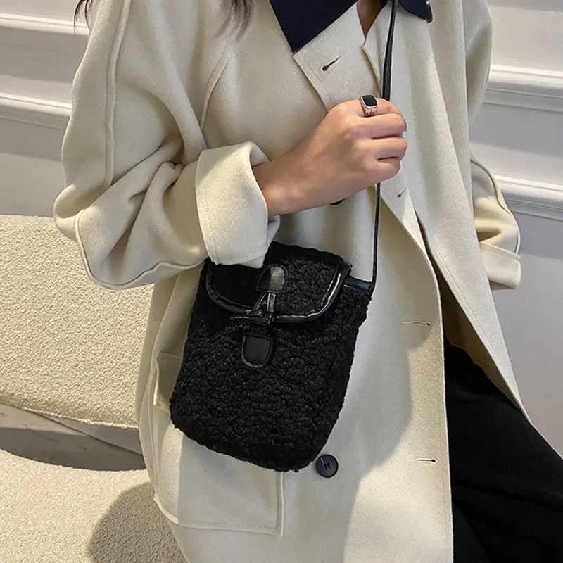 Plush One Shoulder Crossbody Bag Small Square Bag For Women_voghion.com