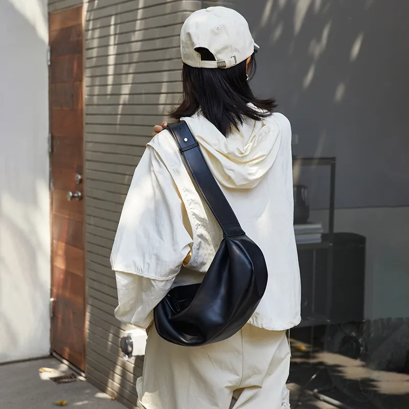 Borsa a tracolla da donna in morbida pelle con tracolla larga e tracolla larga casual da ascella_voghion.com