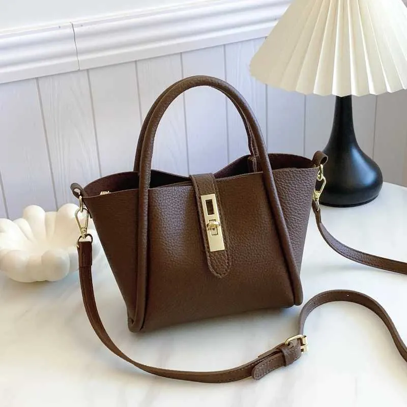 brand new large capacity shoulder high-end womens bag Fashion niche leisure handbag ladies crossbody ba241108_voghion.com