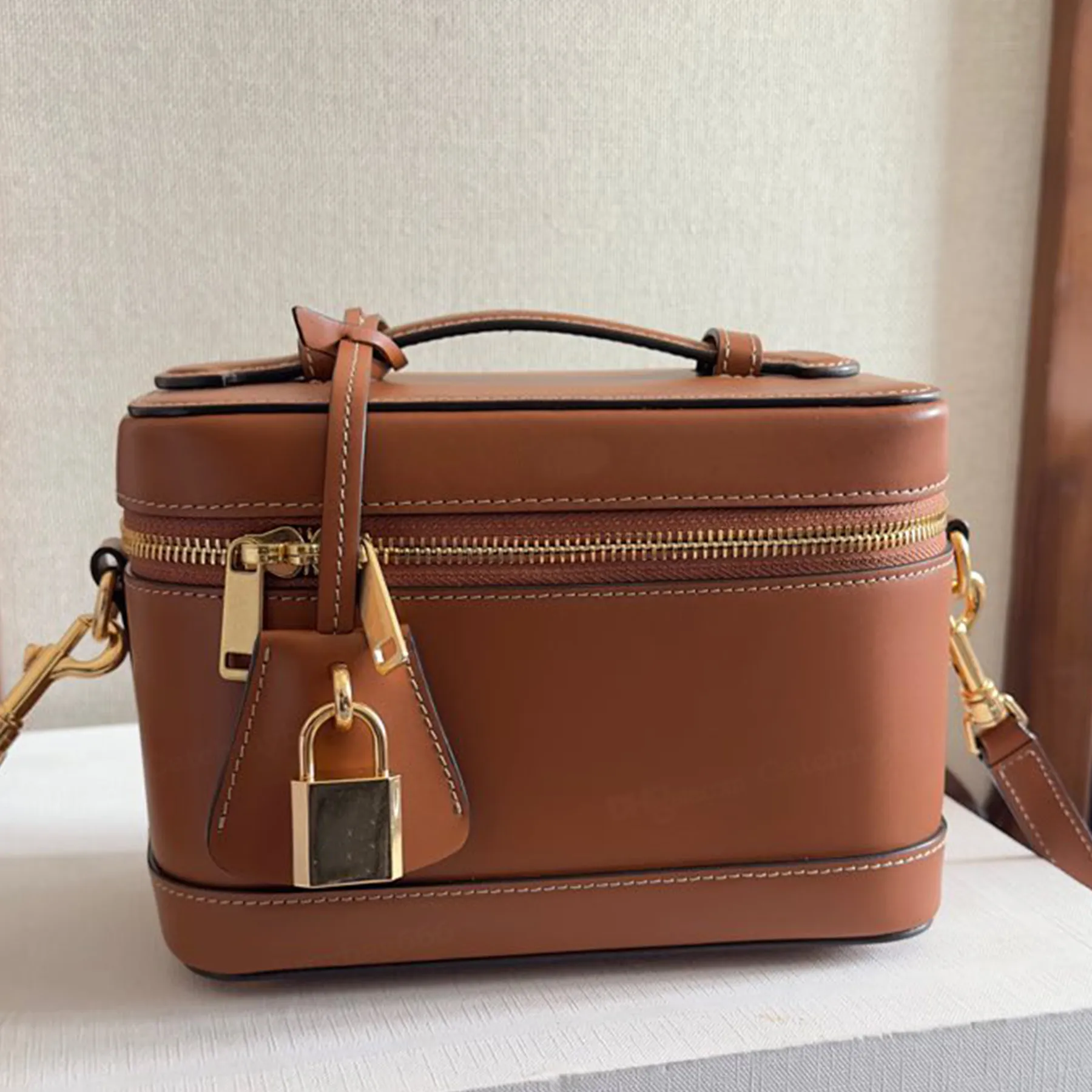 New 10A Vanity In Shiny Calfskin Cosmetic Designer Gold Finishing Lambskin Lining Shoulder Zipper Closure Crossbody Bag_voghion.com