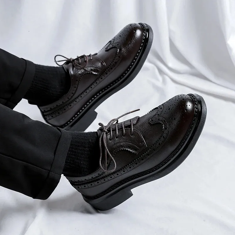Novos sapatos Brogues clássicos da moda para homens Oxfords com cadarço em couro preto formal para festa de casamento 240614_voghion.com