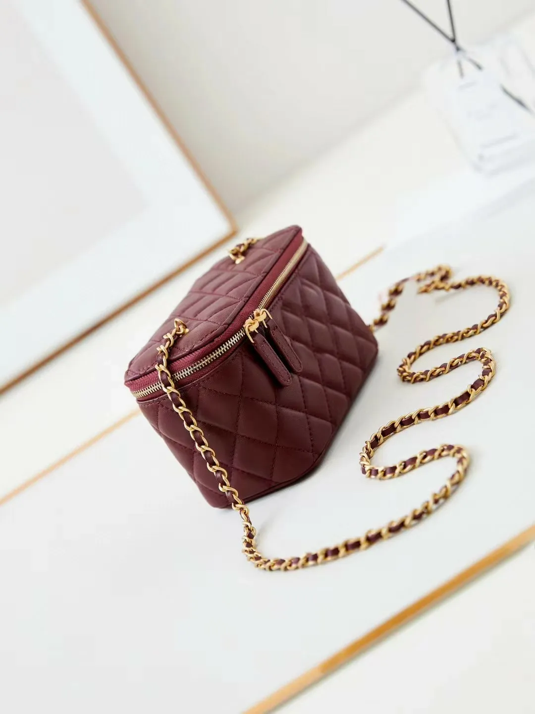 Borse cosmetiche firmate, borsa a tracolla in vera pelle di agnello con motivo a traliccio, con finiture dorate, borsetta per il trucco alla moda con tracolla lunga_voghion.com