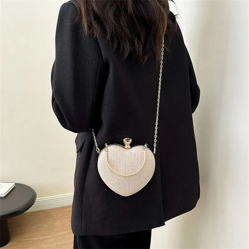 Pochette da sera Borsa da donna lucida Pochette in metallo a forma di cuore Borsa a tracolla con catena di moda Borsa da donna_voghion.com