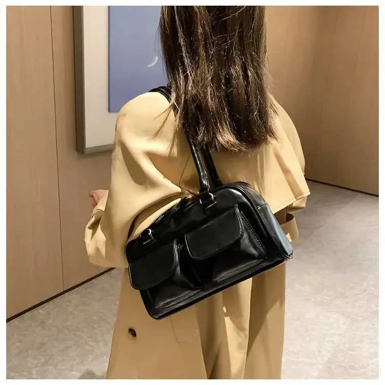 Rode retro schoudertas van lakleer voor dames satchel model_voghion.com