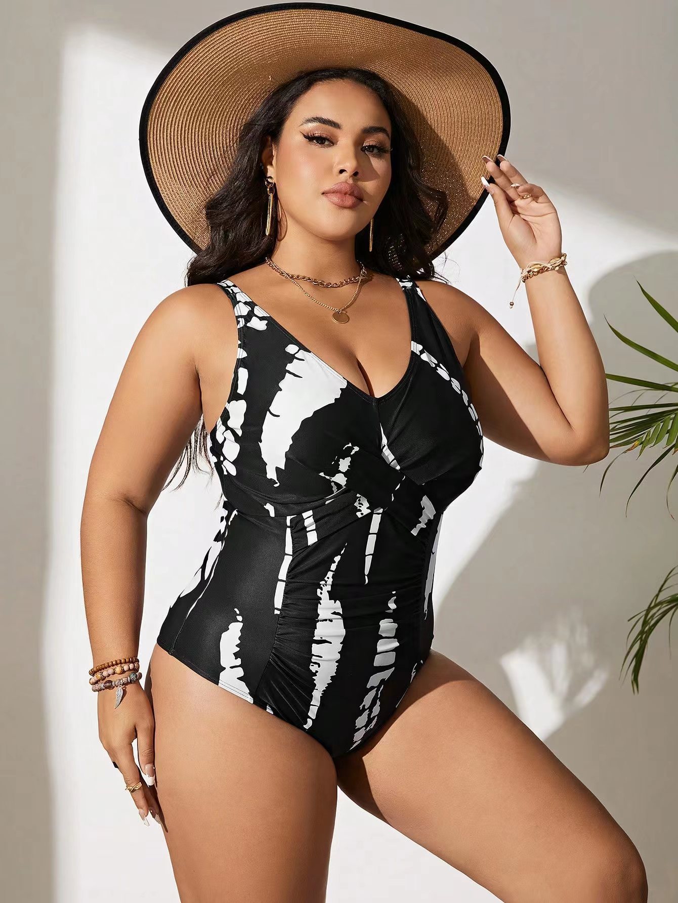 Großer einteiliger, bedruckter, rückenfreier, plissierter Damen-Bikini mit Hosenträgern und sexy Mode für Frauen_voghion.com