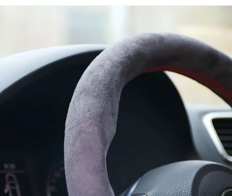 Auto rooliratas käsitsi õmmeldud seemisnahast, universaalne plüüskate aastaringseks kasutamiseks, libisemisvastane ja higi imav käepideme kate_voghion.com