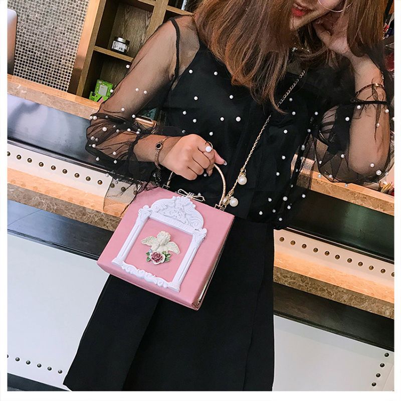 Small Baroque Angel Shoulder Bag For Women With Chain Strap_voghion.com