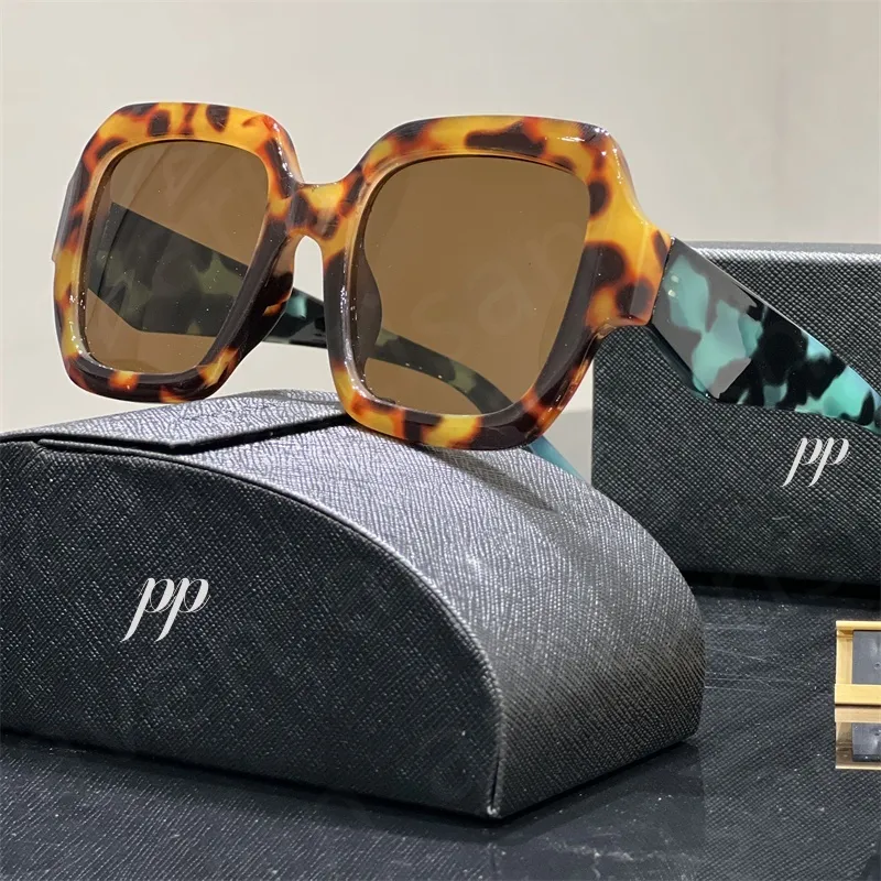 Let og elegant designersolbrille til mænd og kvinder_voghion.com