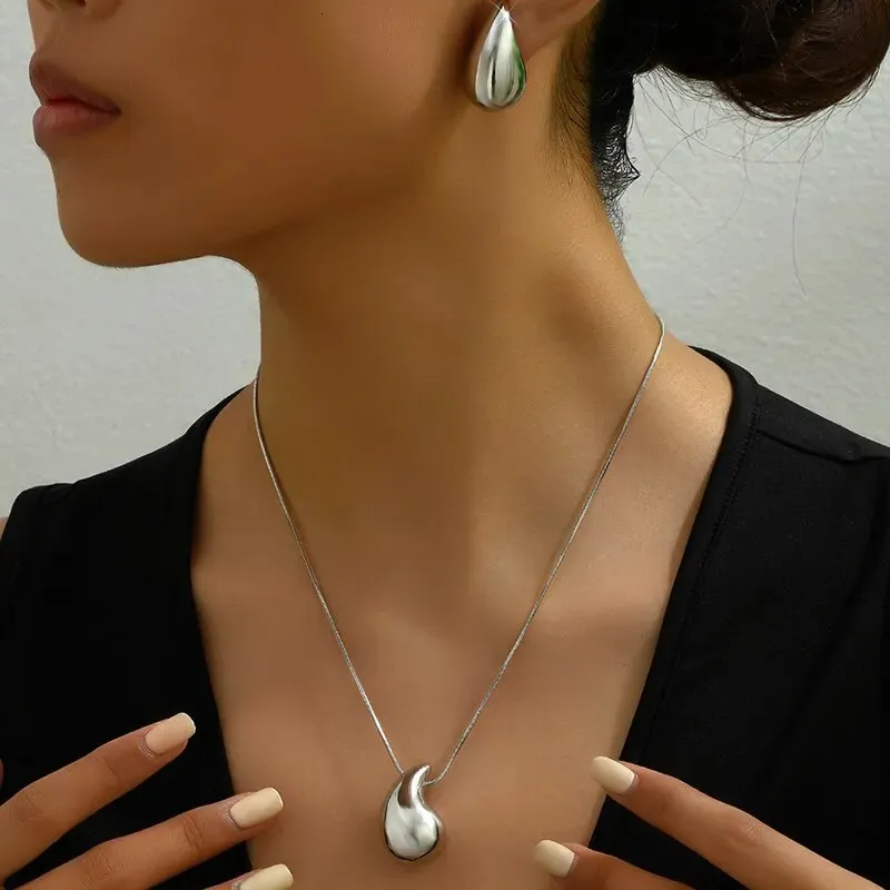 sieradenontwerper vrouwen kralen kettingen oorbellen waterdruppelvorm sieradenset 2 stuks ketting oorbellen goud zilver_voghion.com