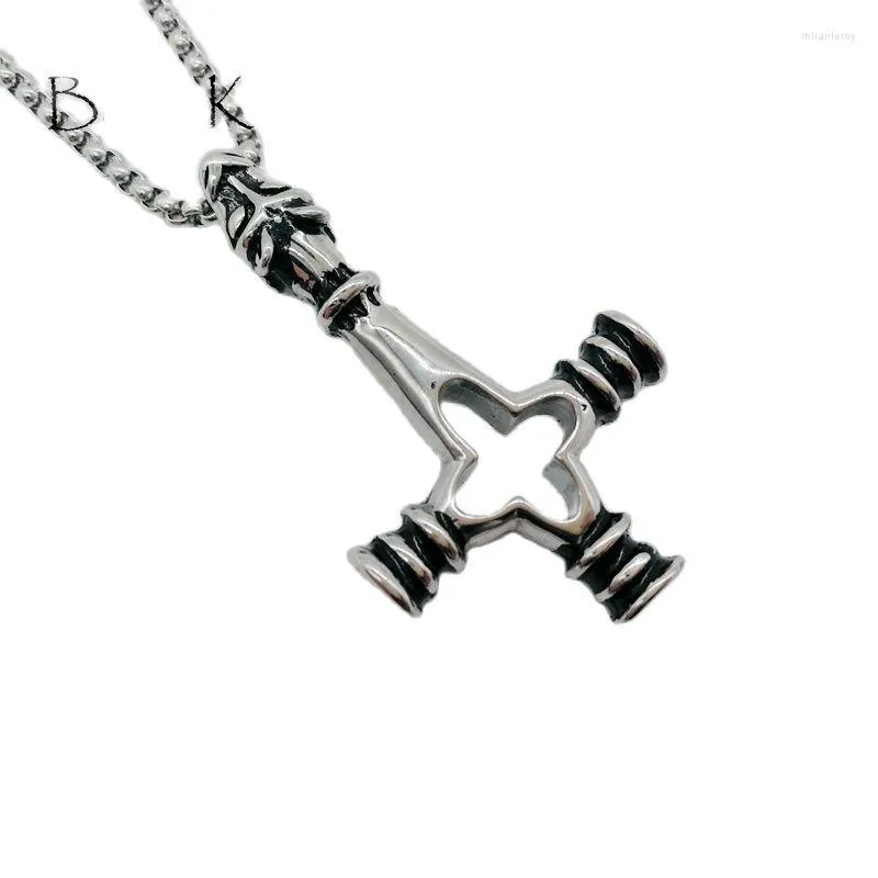 Hanger kettingen 223 S/S Hollow Out Cross ketting Retro Sier kleur roestvrij staal gesneden mannen stijlvolle sieraden_voghion.com