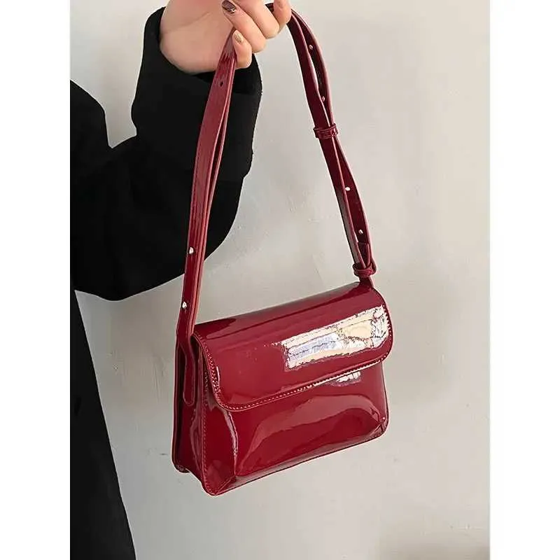 Portafoglio piccolo quadrato alla moda in pelle verniciata rossa retrò e borsa a mano semplice da donna con tracolla Y241216_voghion.com