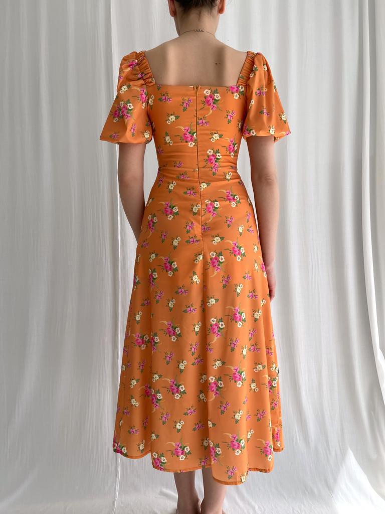 Damesjurk met bubbelmouwen, slanke pasvorm, sexy slanke zijsplit en print_voghion.com