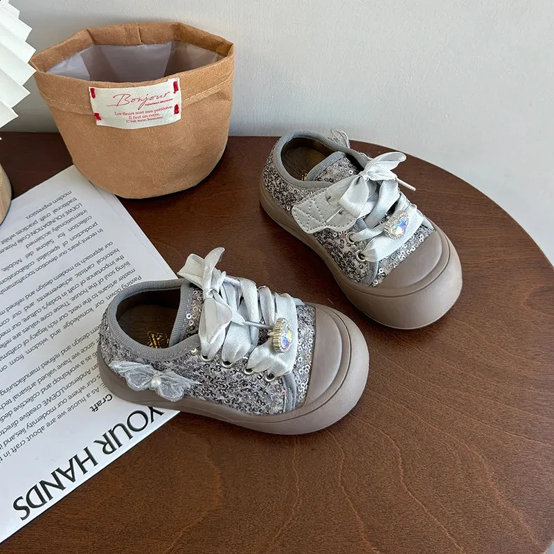 Kindersport für Frühjahr und Sommer 2024 Mädchen glänzende, weiche Sohle, rutschfeste Freizeit-Laufschuhe 240912_voghion.com