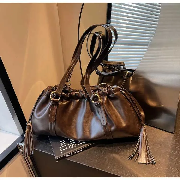 Damen PU Handtasche Solid Grouss Kapazitéit Soft Designer Casual Pendeltasche Ënneraarmtasche Damen Versatile SchëllertaschenC241212_voghion.com