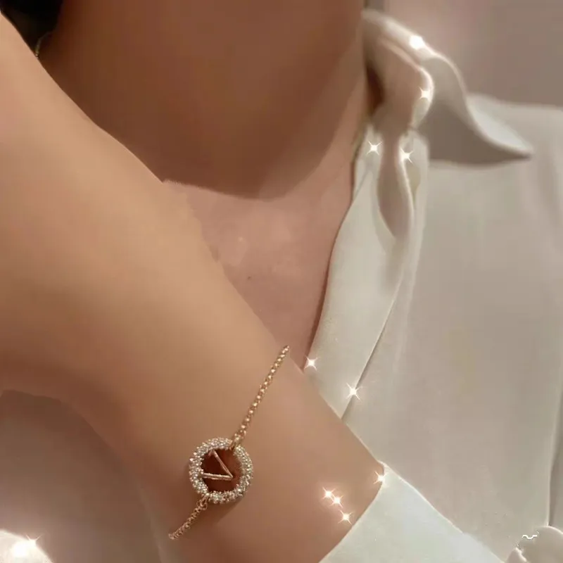Pulsera de diseño con dijes de cristal para niñas, joyería de acero inoxidable para mujeres, pulseras de hip-hop con letras para_voghion.com