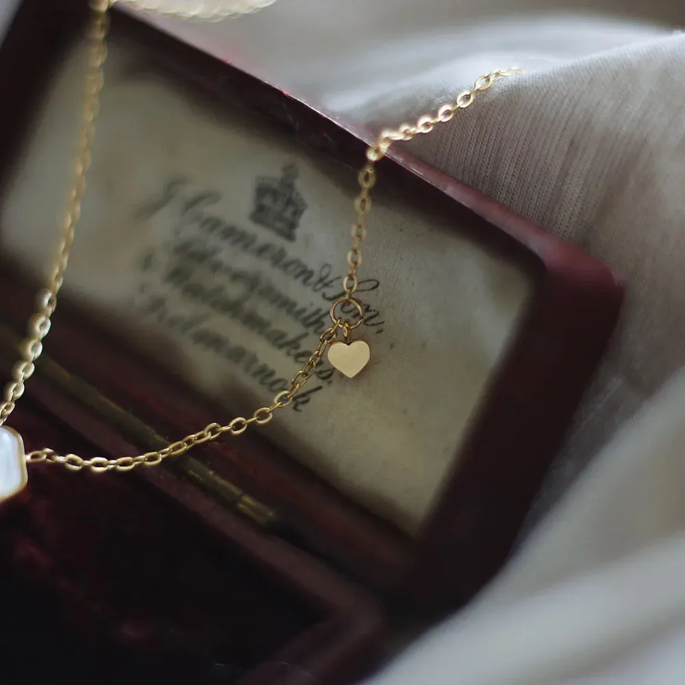 RHYSONG Naturel Blanc Fritillaire Bijoux En Acier Inoxydable Collier Boucles D'oreilles Ensembles Femmes Coréenne Mode Coeur Coquillage Collier_voghion.com