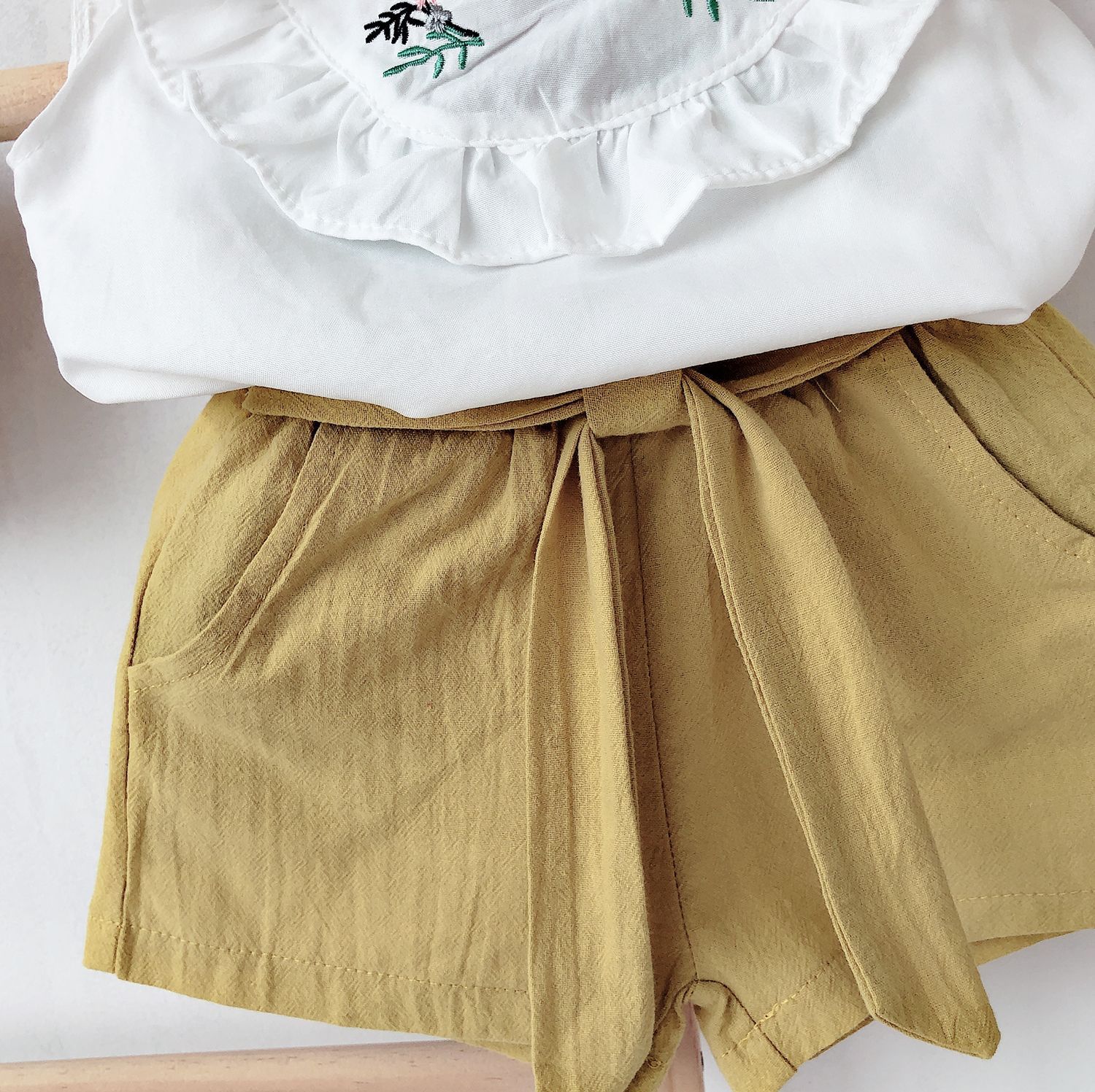 Camicia a fiori ricamati per ragazze nuove per mamma e bambini + set di pantaloncini Camicia per bambola con bordo in legno per bambini Set di due pezzi_voghion.com