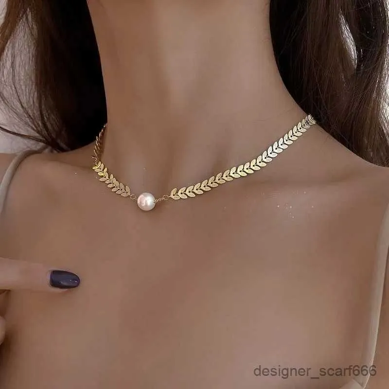 Elegante collana girocollo con perle e catena con nappe dorata_voghion.com