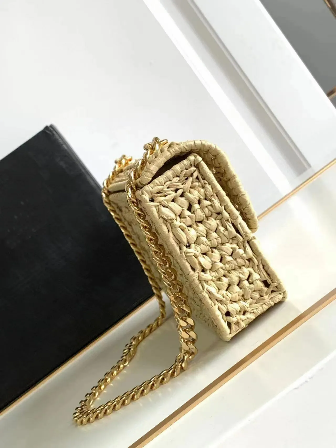 Straw Handbags Summer: Chic Raffia Shoulder Bag With Gold Hardware & Chain Strap, Woven Flap Closure - Lightweight For_voghion.com