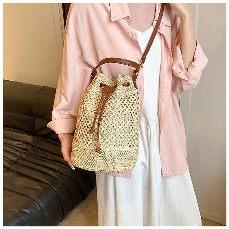 Ausgehöhlte Mode große Kapazität Baby Mama Lebensmitteleinkaufshandtasche süßer gewebter Rucksack gewebte Tasche_voghion.com