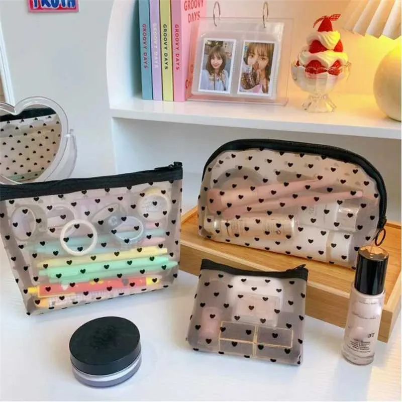 Estuche de malla con estampado en forma de corazón para cosméticos, neceser de maquillaje, bonito estuche transparente con cremallera, color negro, fácil de llevar, Y241023_voghion.com