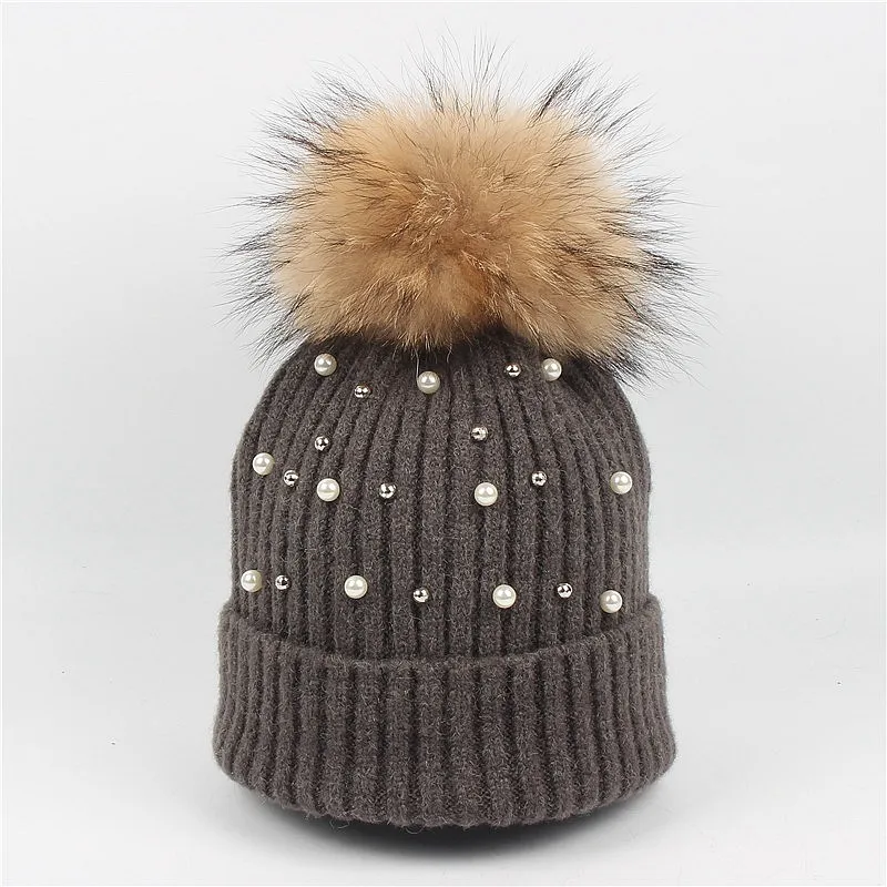 Dames gebreide muts met parels en kunstbont pompon wintermuts_voghion.com