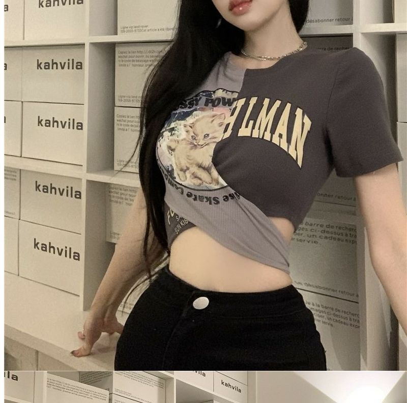 Spicy Girl Strap T-shirt met korte mouwen voor de zomer van vrouwen Instagram Trendy ontwerp, kleine opdruk, strak kruis, unieke top_voghion.com