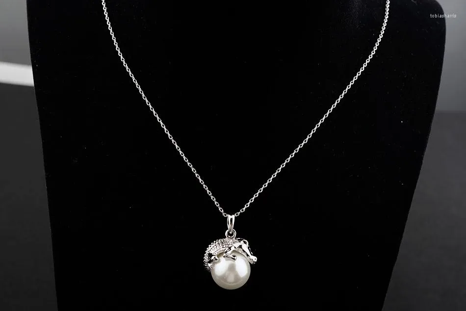 Chains Top Quality Italina Brand Exquisite Mosaic White Pearl Crocodile Pendant Clavicle Chain Necklace For Women_voghion.com