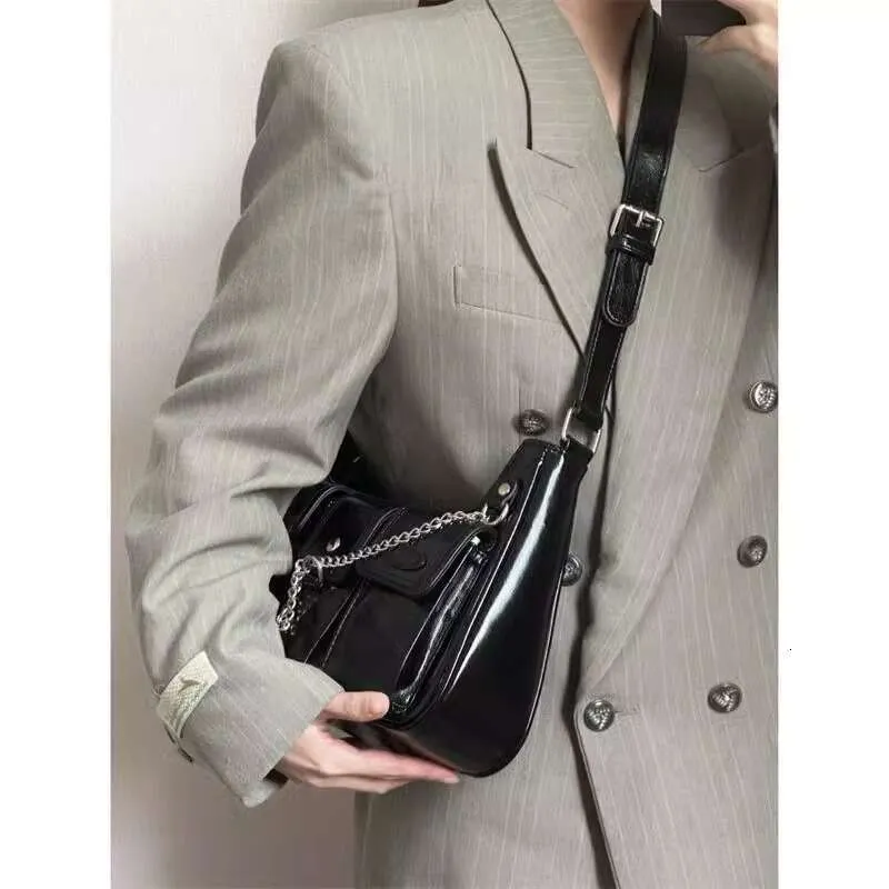 Borsa a spalla da donna e borsa a tracolla con catena per lavoro_voghion.com