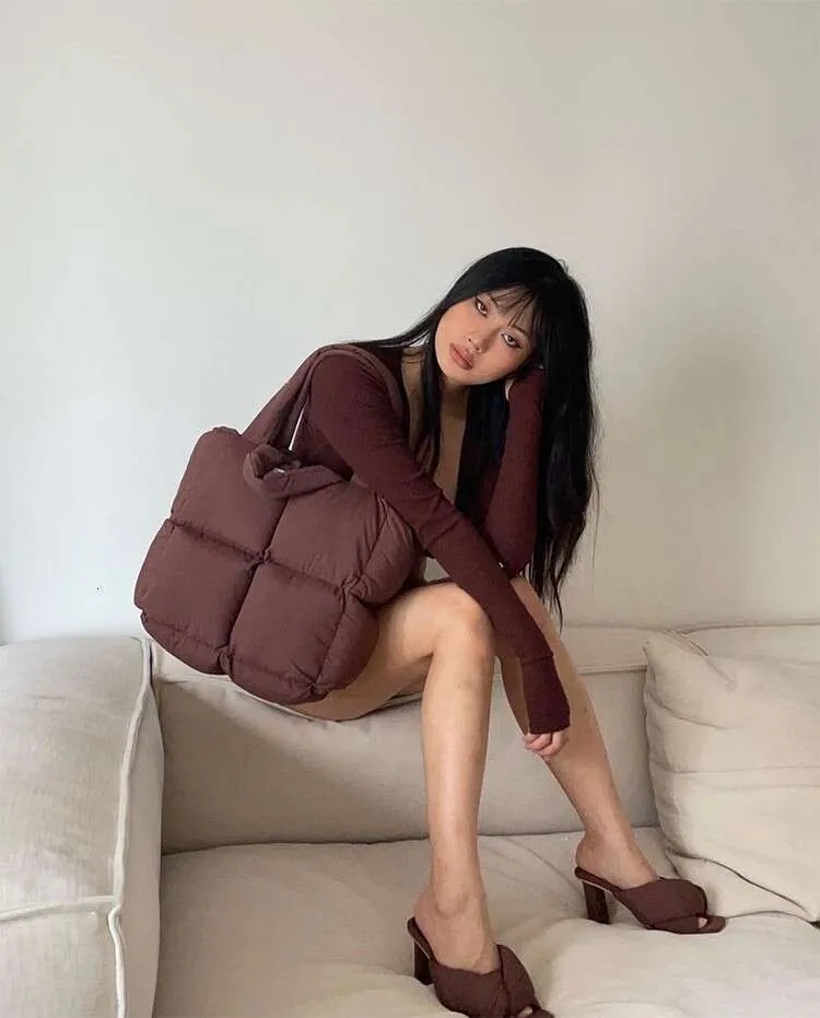 Tote Grousskapazitéit Designer Handtasche Fir Fraen Daunentasch Séiss Minimalistesch Quadrat Puff Ënneraarm Schëller Gratis Versand_voghion.com