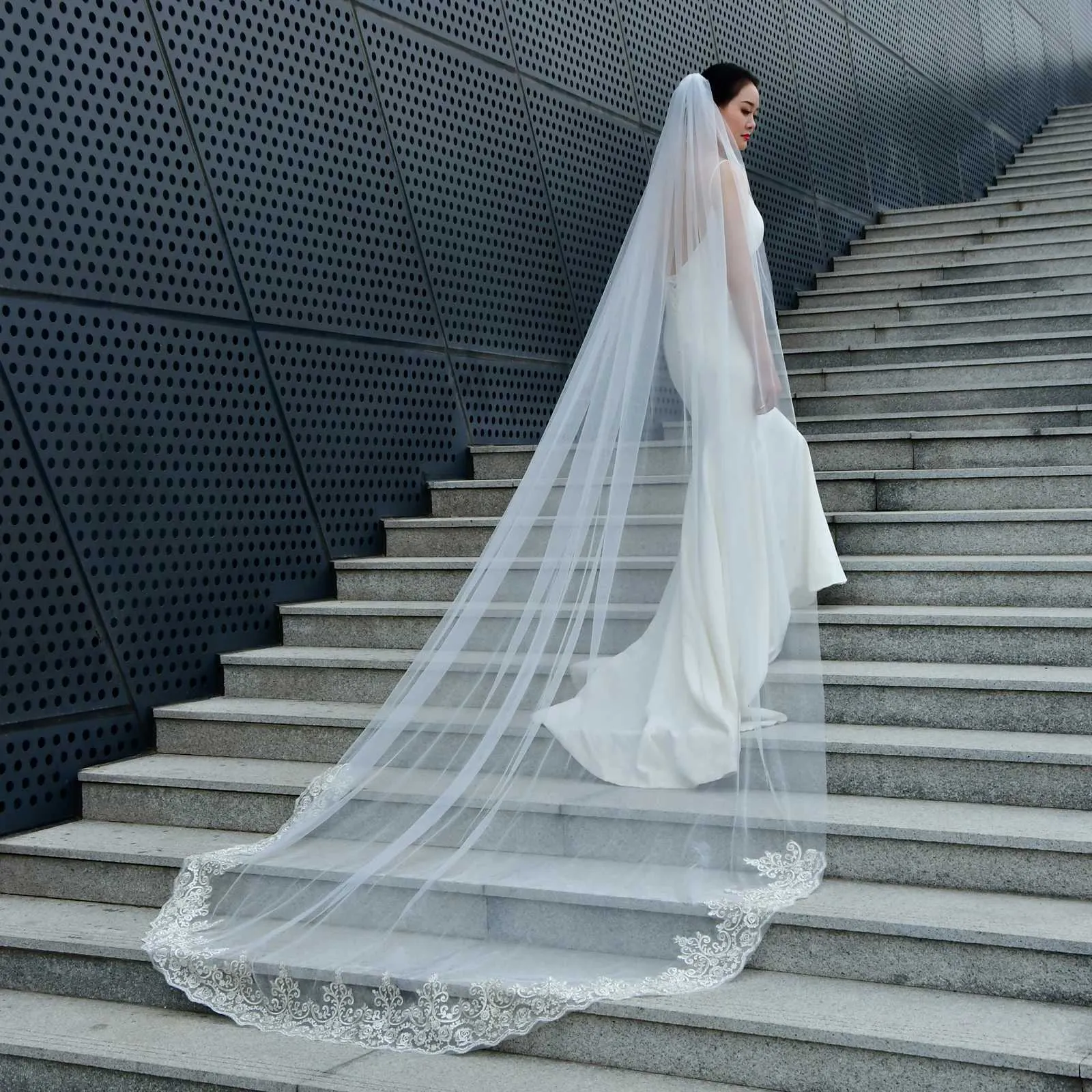 Gioielli per capelli V70 Velo lungo con bordo in pizzo Appliques Veli da sposa 1 strato Tulle morbido con pettine Accessori da sposa per la sposa_voghion.com