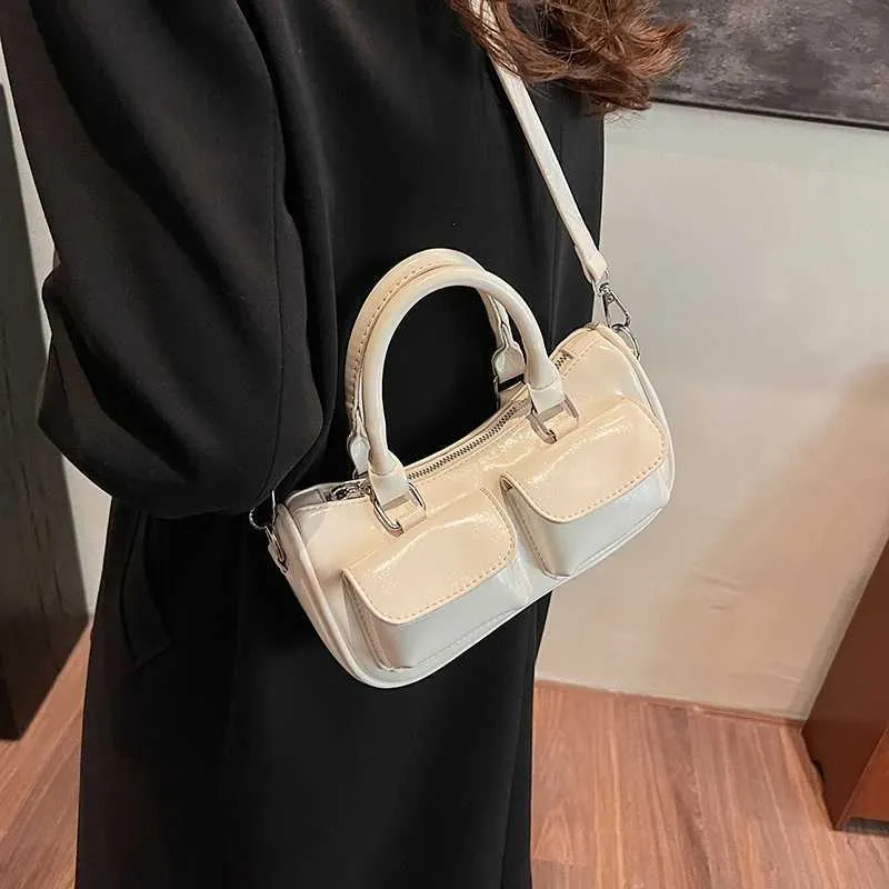 Ladies fashionable small handbag solid color PU retro mailman bag autumn and winter new style single shoulder crossbody_voghion.com