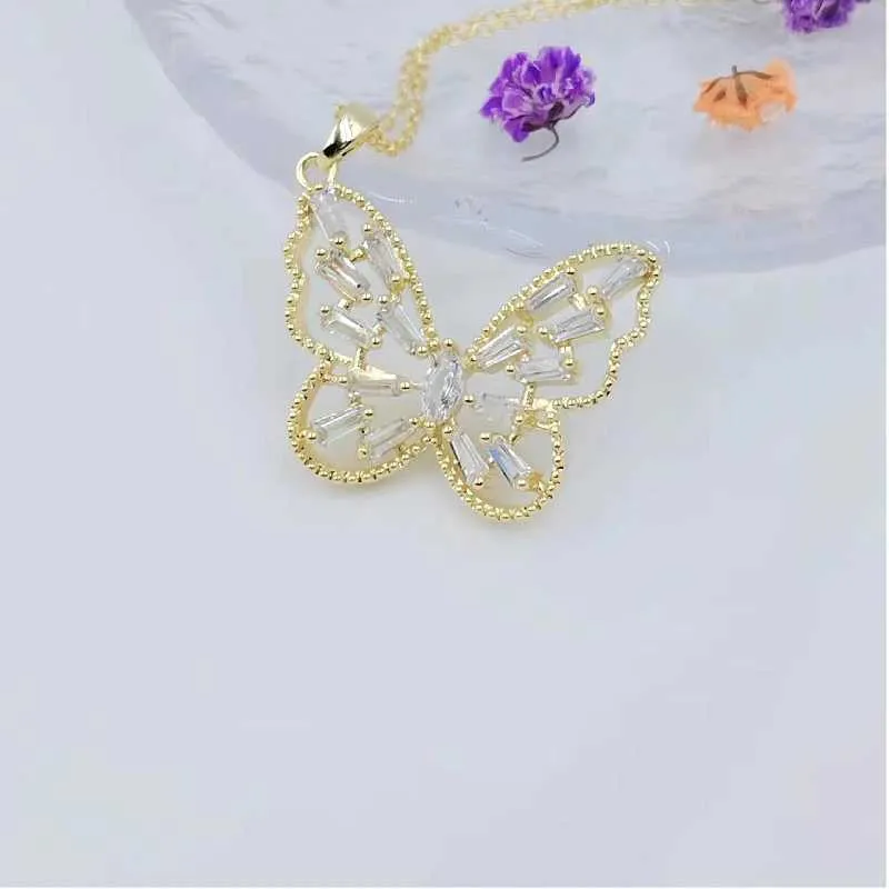Collane europee e americane alla moda, collana con farfalla colorata, classica catena per clavicola bianca e versatile._voghion.com