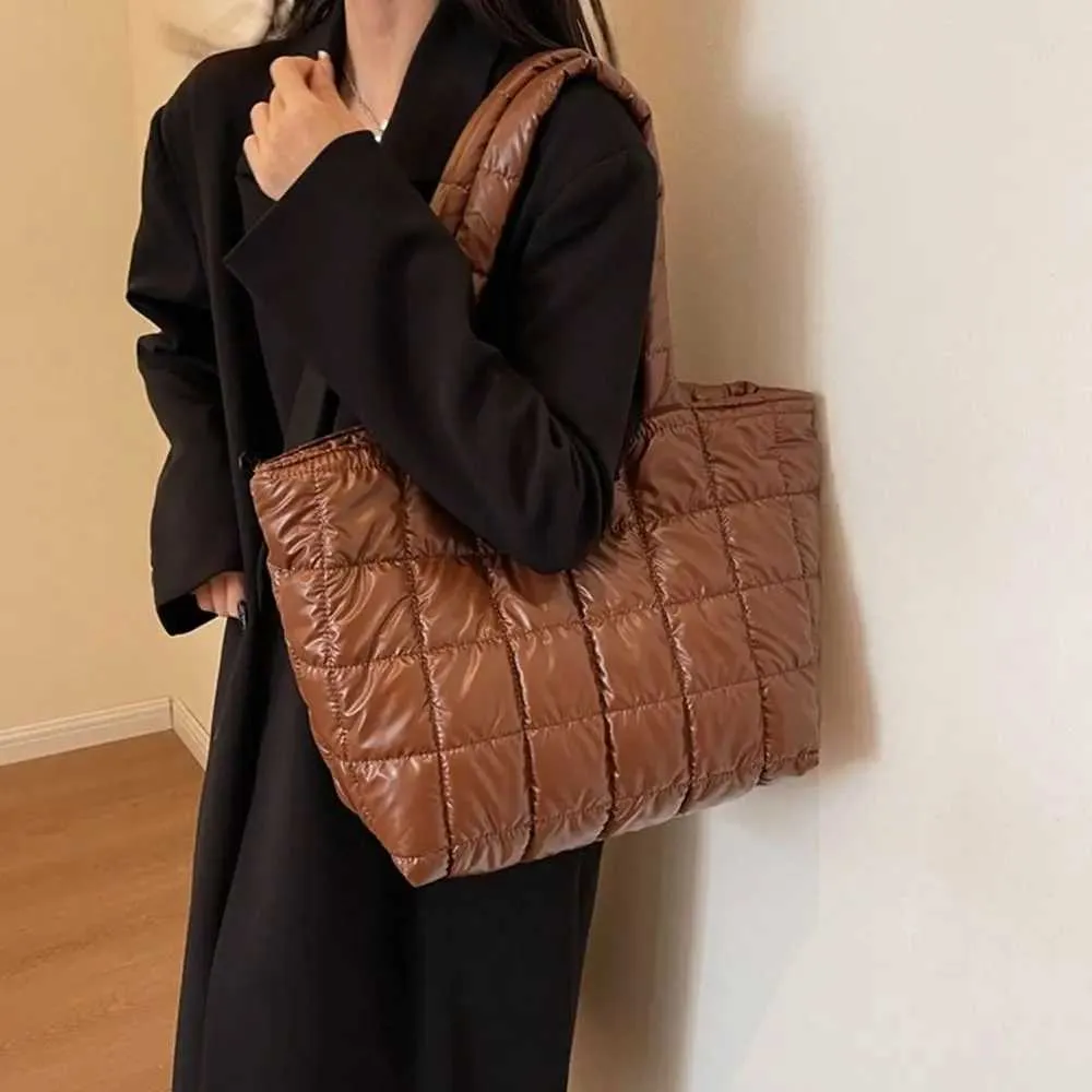 Women's Quilted Tote Bag Large Capacity Winter Shoulder Handbag_voghion.com