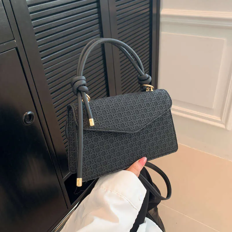 Crossbody Shoulder Handbag With Diamond Lattice Quilted Pattern_voghion.com