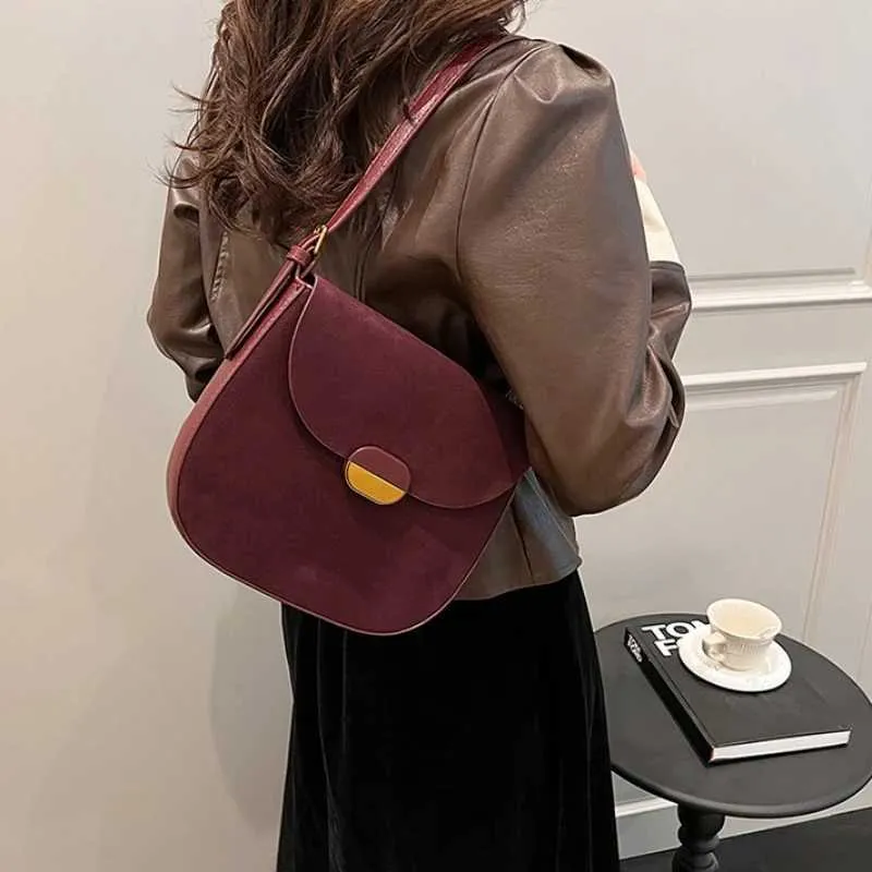 Saddle Shoulder Bag In Suede Leather Retro Crossbody Handbag_voghion.com