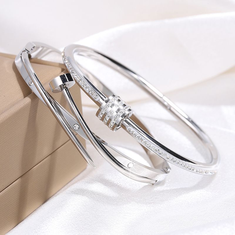 Lässiger, eleganter Armreif aus Edelstahl 304 im klassischen Stil in Volltonfarbe_voghion.com