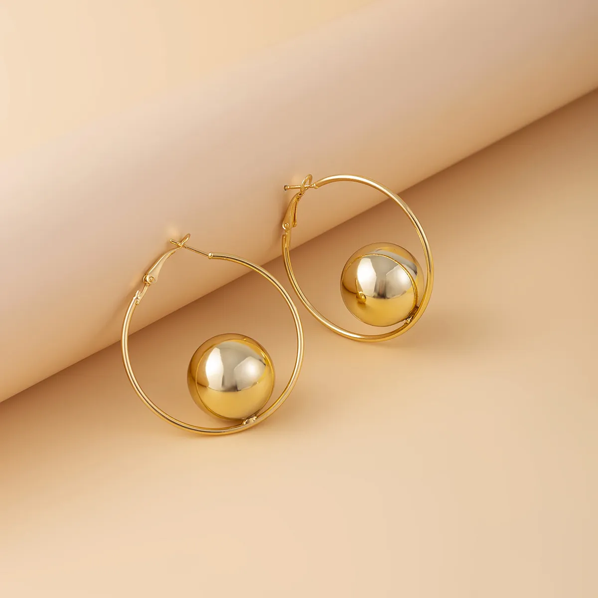 Colliers pendentifs au design exagéré, collier à boules de perles pour femmes, cerceau de perles en métal géométrique, bijoux ouverts vintage_voghion.com