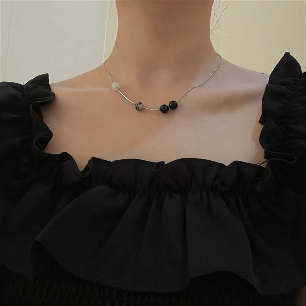 Collier pendentif vintage en pierre opale et choker en acier_voghion.com