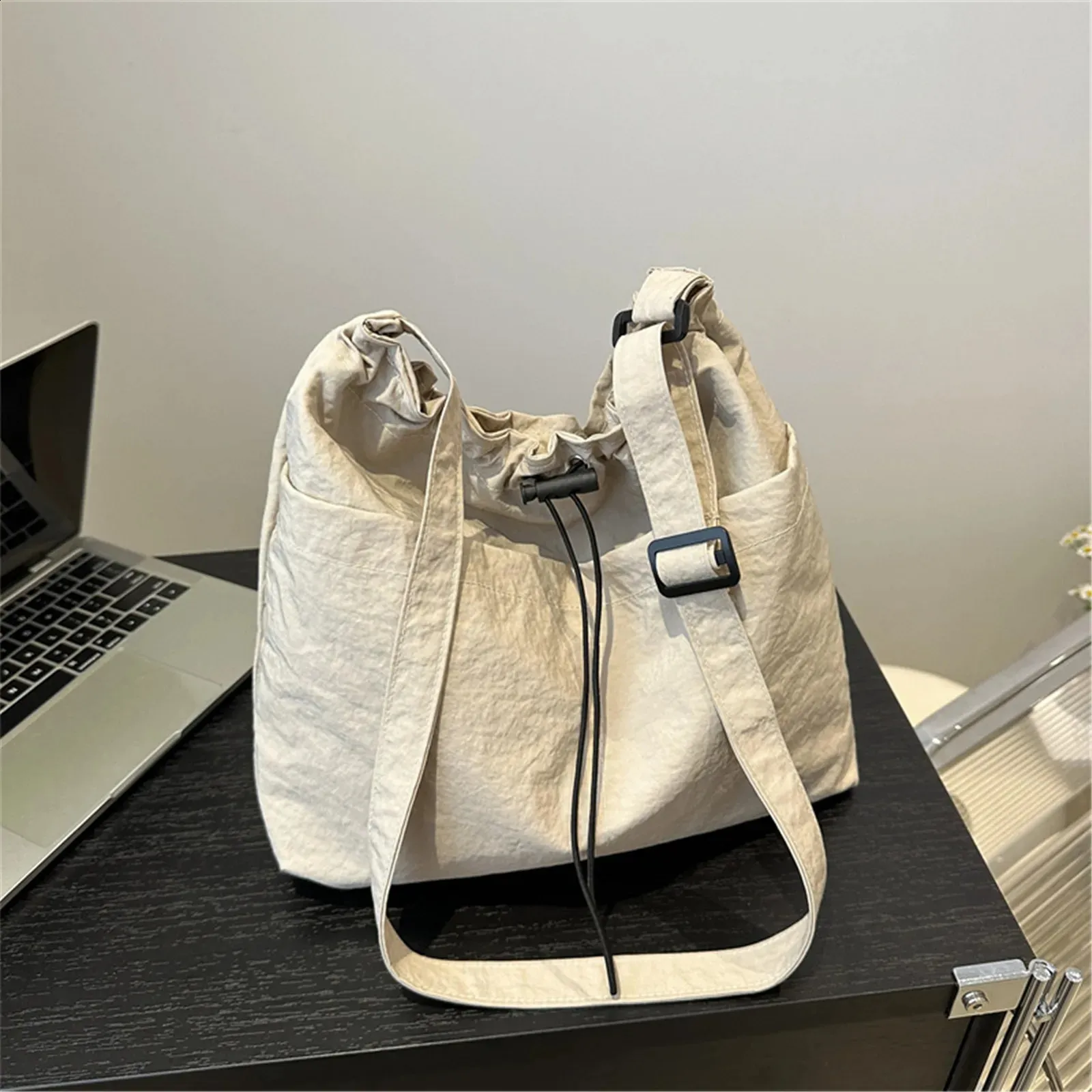 Sac à bandoulière polyvalent de grande capacité pour femme, sac à main fourre-tout minimaliste léger pour l'été 240827_voghion.com