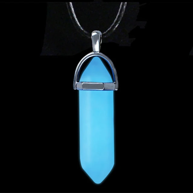 Heiße verkäufe Dark Luminous Stein Fluoreszierende Hexagonal Spalte Halskette Natürlichen Kristall Glowing in Kugel Anhänger Leder Mode_voghion.com